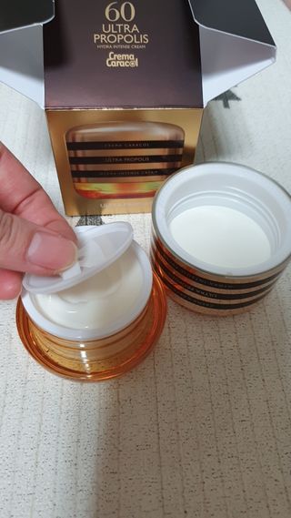 자민경 크레마카라콜 울트라 프로폴리스 하이드라 인텐스 크림 50ml — 5점을 준 리뷰어가 2021년 1월 올린 사용 사진