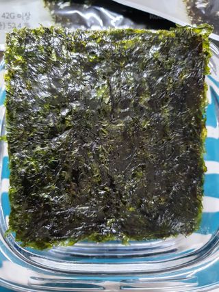 [해림맛김] 들기름에 구운 바삭바삭 김 4종 세트 + 1종 랜덤발송 총5개입 — 5점을 준 리뷰어가 2021년 2월 올린 사용 사진