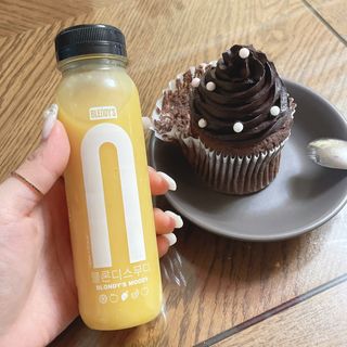 BLENDY'S 핑크 스무디+블론디 스무디 — 5점을 준 리뷰어가 2021년 12월 올린 사용 사진