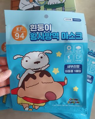 [숨그림]  덴탈마스크 짱구 우리아이 그리고 내가 쓰는 믿을수있는 케릭터 마스크  16종 — 5점을 준 리뷰어가 2021년 11월 올린 사용 사진