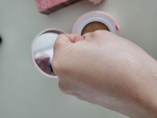 [크리스앤릴리] 내츄럴 글로우 97쿠션 — 5점을 준 리뷰어가 2022년 10월 올린 사용 사진