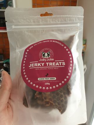 [졸리졸리] 말고기 육포 간식 (HORSE MEAT JERKY) — 5점을 준 리뷰어가 2023년 1월 올린 사용 사진