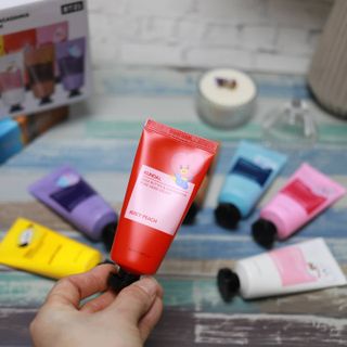 쿤달 BT21 시어버터 앤 마카다미아 퓨어 핸드크림 50ml 7구 기프트 세트 — 5점을 준 리뷰어가 2021년 3월 올린 사용 사진