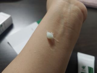 랑벨 랑바이오 블랙 시카 크림 50ml(블랙비 프로폴리스, 시카 4종, 판테놀 10 함유) — 4점을 준 리뷰어가 2022년 3월 올린 사용 사진