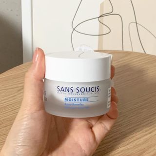 산수시 아쿠아 베네핏 24h 수부지 물광 속건조 수분크림 50ml — 4.5점을 준 리뷰어가 2021년 6월 올린 사용 사진