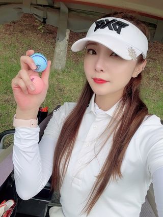 더위치골프(thewitchgolf) 프리미엄 골프 공 더위치골프 매트 펄 컬러의 3피스볼 더위치골프 골프볼 선물세트 — 5점을 준 리뷰어가 2023년 9월 올린 사용 사진