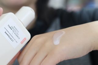 로우퀘스트 베리어 인핸싱 토너투에센스 200ml — 4.5점을 준 리뷰어가 2023년 10월 올린 사용 사진