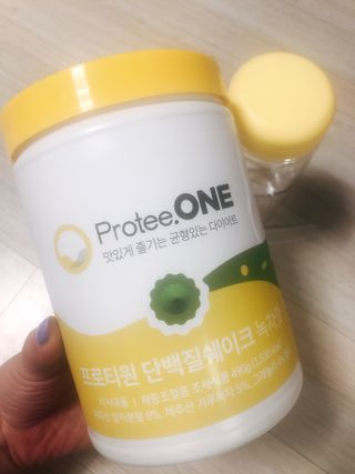 프로티원 단백질쉐이크 녹차맛 2주분 1통+보틀 — 5점을 준 리뷰어가 2021년 4월 올린 사용 사진