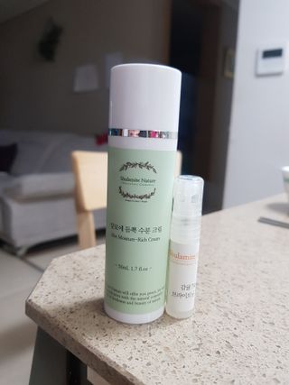 술람미네이처 자연주의 화장품ㅣ속보습 충전 + 민감/트러블 피부 진정 - 알로에 듬뿍 수분 크림 50ml — 5점을 준 리뷰어가 2022년 6월 올린 사용 사진