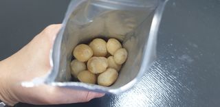 도이퉁 마카다미아 넛 90g  로얄 마카넛 오리지널 쏠트 허니 — 5점을 준 리뷰어가 2021년 3월 올린 사용 사진