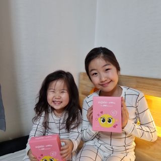 소이베베X신비아파트 키즈 아토 활력 마스크팩(금비 모양) 1+1 — 4점을 준 리뷰어가 2023년 3월 올린 사용 사진