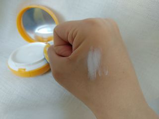 아토팜 톡톡 페이셜 선팩트 SPF43 PA+++ — 5점을 준 리뷰어가 2021년 3월 올린 사용 사진