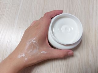 버텍스넘버원 버텍스 넘버원 햄프씨드오일 핸드밤, 바디크림 — 5점을 준 리뷰어가 2022년 3월 올린 사용 사진
