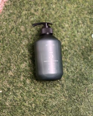 르핸스 퍼포밍 5 샴푸 비반트 포렛/베티버 포그 — 5점을 준 리뷰어가 2022년 12월 올린 사용 사진