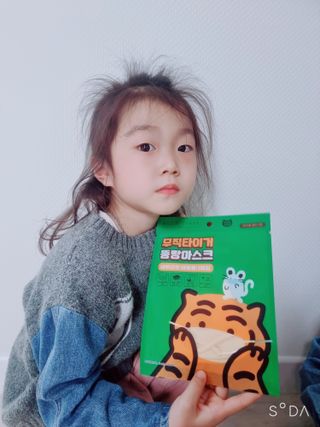 [숨그림]  덴탈마스크 짱구 우리아이 그리고 내가 쓰는 믿을수있는 케릭터 마스크  16종 — 5점을 준 리뷰어가 2021년 10월 올린 사용 사진