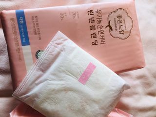 나무드 [유한킴벌리] 좋은느낌 유기농 순면 린넨블렌딩 생리대,롱라이너 중형 36매 1개 + 대형 32매 1개 — 5점을 준 리뷰어가 2021년 10월 올린 사용 사진