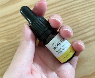 라라로즈데이 시즌2 천연 아로마오일 Y존 케어 속옷향수 이너퍼퓸 5ml  여성의 자존감을 UP시키자 — 5점을 준 리뷰어가 2021년 8월 올린 사용 사진