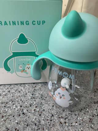 유비맘 트라이탄 코니빨대컵_컬러 랜덤 발송 — 5점을 준 리뷰어가 2021년 3월 올린 사용 사진