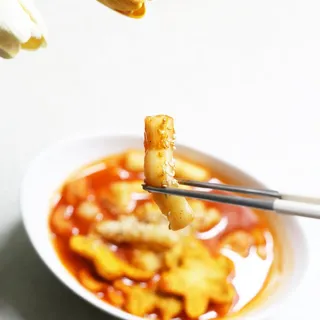 빨간키트 떡볶이 밀키트 2~3인분 매운맛 국물 떡볶이 만들기 쉬운 황금 레시피 분말 소스로 간편한 요리 — 5점을 준 리뷰어가 2021년 8월 올린 사용 사진