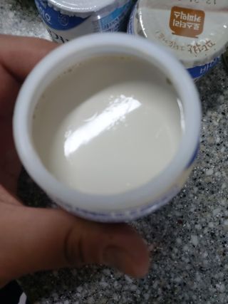 매일바이오 그릭요거트 오리지널 플레인 4개, 로스터리 커피믹스 4개 — 5점을 준 리뷰어가 2021년 12월 올린 사용 사진