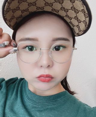 뷰맵  풀티타늄 초경량 9g 모던 판토 YOURS VM1024 SLV — 5점을 준 리뷰어가 2021년 9월 올린 사용 사진