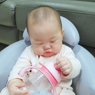 유비맘 트라이탄 코니빨대컵_컬러 랜덤 발송 — 5점을 준 리뷰어가 2021년 1월 올린 사용 사진