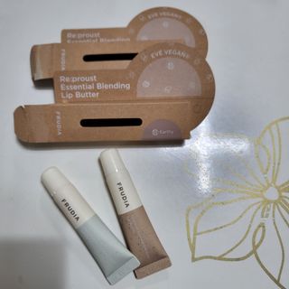 [후르디아] 올리브영 착한보습 비건 립버터 2종 — 5점을 준 리뷰어가 2023년 1월 올린 사용 사진