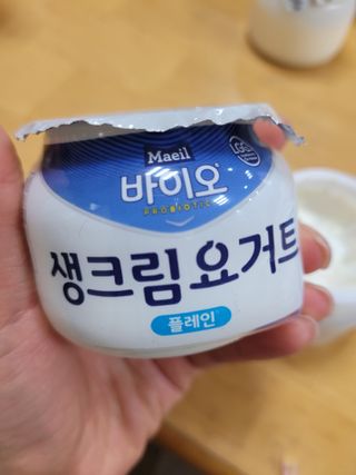 매일바이오 그릭요거트 오리지널 플레인 4개, 로스터리 커피믹스 4개 — 3점을 준 리뷰어가 2021년 12월 올린 사용 사진