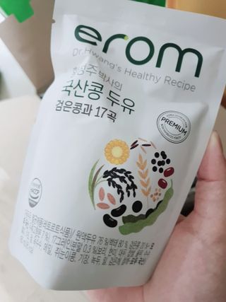 이롬 황성주 박사의 국산콩 두유 검은콩과 17곡 프리미엄 — 5점을 준 리뷰어가 2021년 5월 올린 사용 사진