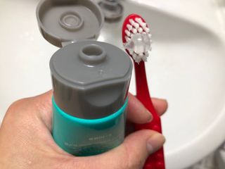 치과에서 쓰는 치약 _ 라벨제로 저불소 꼬마, 키즈, 유아, 베이비, 주니어 안전한 어린이치약 — 5점을 준 리뷰어가 2022년 10월 올린 사용 사진