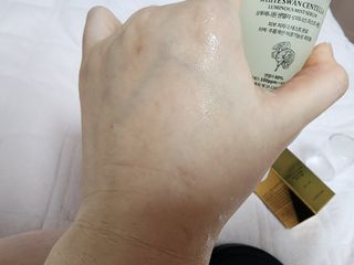 오투에니원 화이트스완 센텔라 루미너스 미스트 세럼 100ml — 4점을 준 리뷰어가 2023년 1월 올린 사용 사진