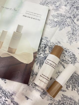 더사가오브수 [사가수] 효혜윤 보태니컬 에너지 에센스인로션 20ml /아이포올 스틱 3g — 5점을 준 리뷰어가 2023년 2월 올린 사용 사진