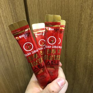 힘내라김홍삼 하루홍삼정스틱 10g x 10포 — 5점을 준 리뷰어가 2021년 3월 올린 사용 사진