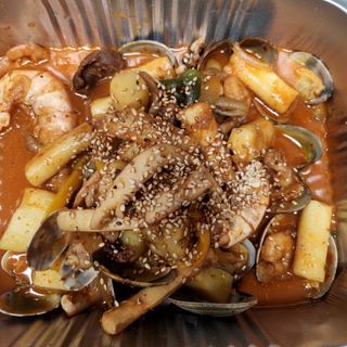 화끈한녀석들 새오똥400g 새우,오징어,똥집 볶음요리 소스,밀떡, 참기름 포함 — 5점을 준 리뷰어가 2022년 12월 올린 사용 사진