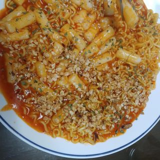 더밥  고추마녀 라볶이 +  나이스미 무설탕 현미후레이크 — 5점을 준 리뷰어가 2021년 10월 올린 사용 사진