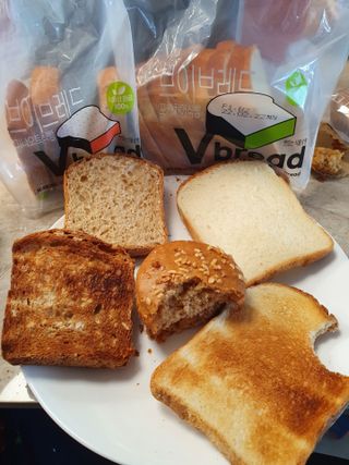 롯데제과 Vbread 포카치아식빵1개 + 미니식빵 1개 + 머핀 2개 세트 — 5점을 준 리뷰어가 2021년 9월 올린 사용 사진