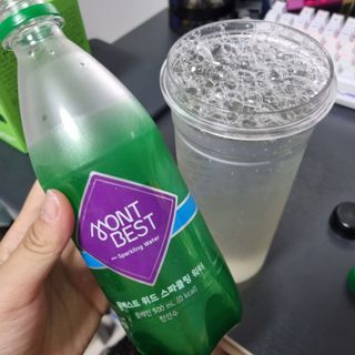 몽베스트 Montbest with Sparkling water Plain 20병 — 5점을 준 리뷰어가 2022년 7월 올린 사용 사진