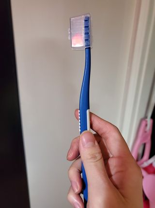 리퀴덴트 오랄케어 온가족용 리퀴덴트 더더 오랄케어 무불소 치약 + 임상시험완료 이중 미세 엠보싱 칫솔 올데이세트 — 5점을 준 리뷰어가 2020년 12월 올린 사용 사진
