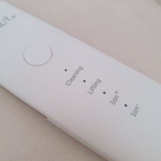 디하우트 랩 4 in 1 갈바닉 아쿠아 워터 필링기 스킨스크러버 — 5점을 준 리뷰어가 2021년 11월 올린 사용 사진