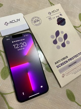 아클리브 Eco 항균 항바이러스 액정 보호필름(iPhone) — 5점을 준 리뷰어가 2022년 7월 올린 사용 사진