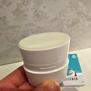 부쉬맨 워터프루프 서핑 선스틱 16g SPF50+ PA++++ — 5점을 준 리뷰어가 2023년 4월 올린 사용 사진