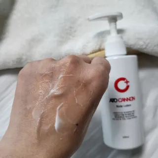 아토캐논(ATO CANNON) 아토캐논 고보습 바디로션 200ml — 5점을 준 리뷰어가 2022년 12월 올린 사용 사진