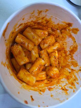 나우  [요리궁리] B타입 ( 매콤, 치즈, 매콤까르보 ) 꽃떡볶이 6개입 세트 — 5점을 준 리뷰어가 2025년 3월 올린 사용 사진