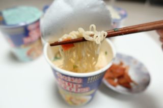 NISSIN 닛신 컵누들  4종 - 씨푸드오리지날, 씨푸드 스파이시, 씨푸드 커리, 씨푸드 XO소스 — 5점을 준 리뷰어가 2021년 11월 올린 사용 사진