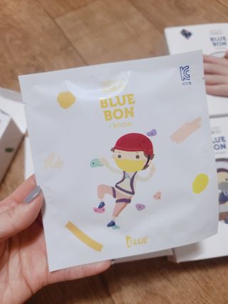 [블루 본 아이노우] 유아용 컬러마스크 40 PCS SET 2중 택 1 — 5점을 준 리뷰어가 2021년 4월 올린 사용 사진