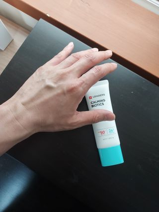 리더스코스메틱 리더스 카밍 바이오틱스 선 에센스 SPF 50+ PA++++ — 5점을 준 리뷰어가 2022년 7월 올린 사용 사진