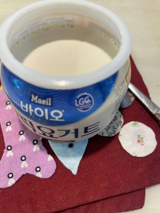 매일바이오 그릭요거트 오리지널 플레인 4개, 로스터리 커피믹스 4개 — 5점을 준 리뷰어가 2021년 12월 올린 사용 사진