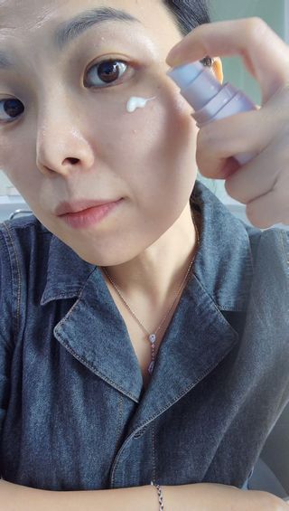 프리마인 선크림만 바꿨을 뿐인데 매일 물 2L챙겨먹고 기초케어 완벽하게 한 물빛피부 완성,셀라브UV프로텍터 — 5점을 준 리뷰어가 2023년 8월 올린 사용 사진