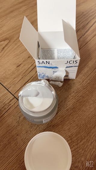 산수시 아쿠아 베네핏 24h 수부지 물광 속건조 수분크림 50ml — 5점을 준 리뷰어가 2021년 7월 올린 사용 사진
