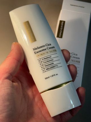 하이브리온 [쿠팡]멜라제로 시카엑소좀 크림 50ml PDRN 줄기세포 주름 미백기능성 피부과 병원입점, 1개, 50g — 5점을 준 리뷰어가 2025년 7월 올린 사용 사진